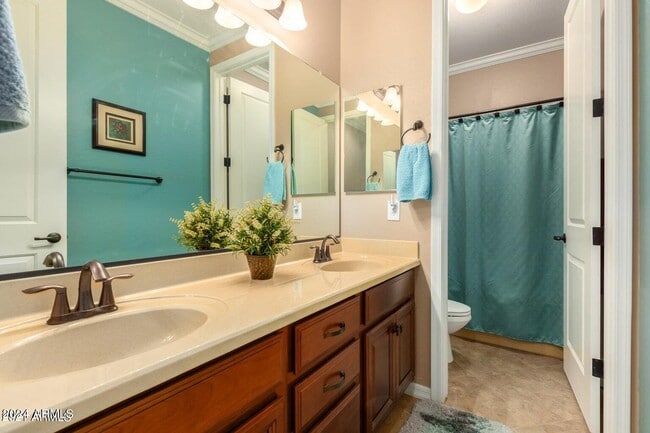 Building Photo - 421 W Leatherwood Ave