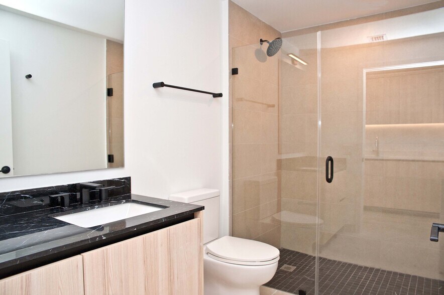 Building Photo - 225 N Miami Ave