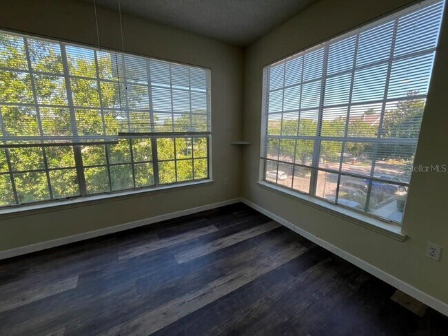 Building Photo - 13025 Mulberry Park Dr