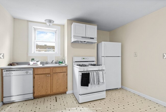 Building Photo - 68 Gore St