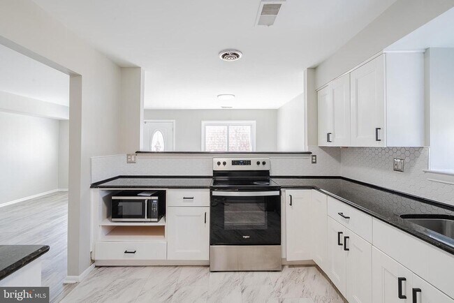 Building Photo - 7932 Silverada Pl