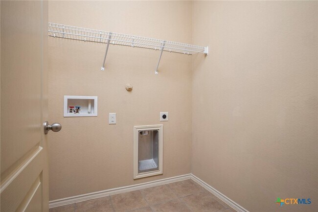 Building Photo - 433 Stonebrook Dr