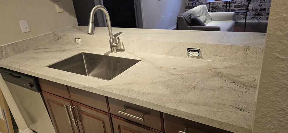 Building Photo - 1064 N Tamiami Trl