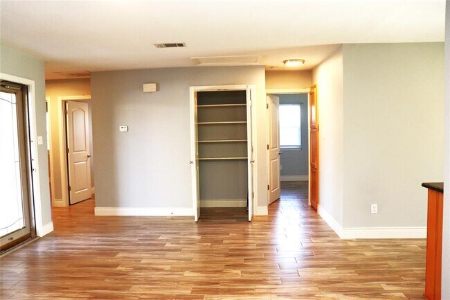 Building Photo - 606 Mildred Ave