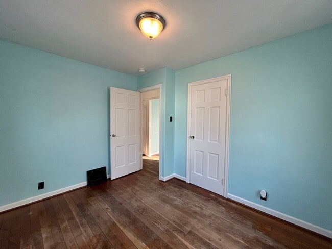 Building Photo - ** Move in Special ** Spacious 3-Bedroom, 2-Bathroom Home – Accepting Section 8 – $1,175/Month