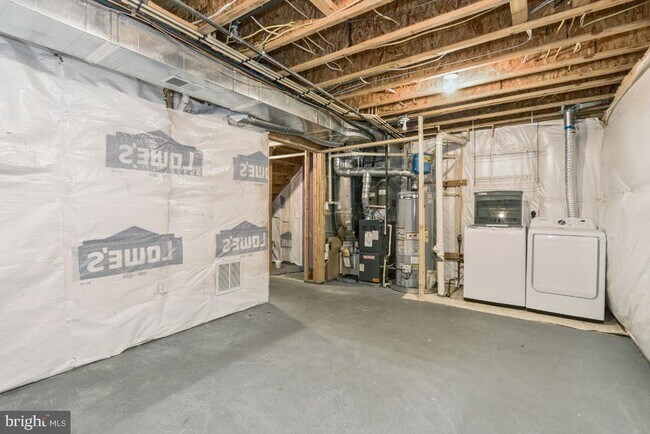 Building Photo - 2261 Forsythia Dr