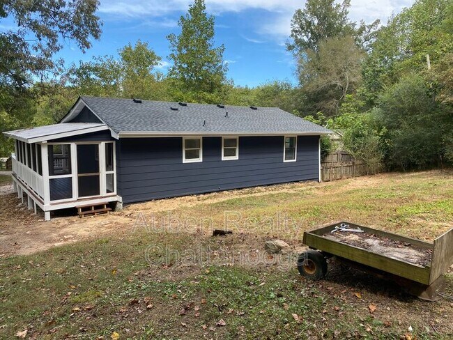 Building Photo - 30 Vanderbilt Ln