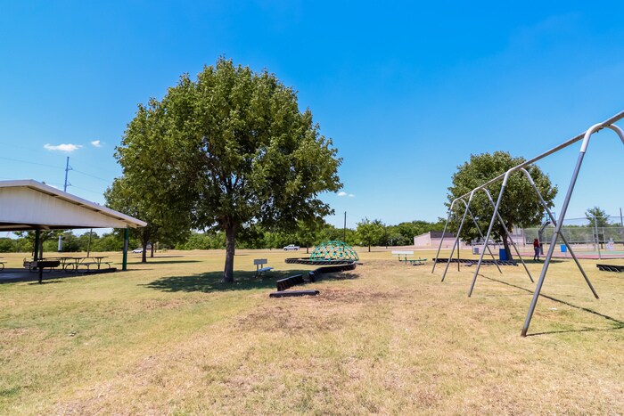 Building Photo - 404 Ridge Dr