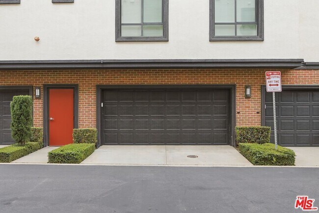 Building Photo - 12510 W Fielding Circle