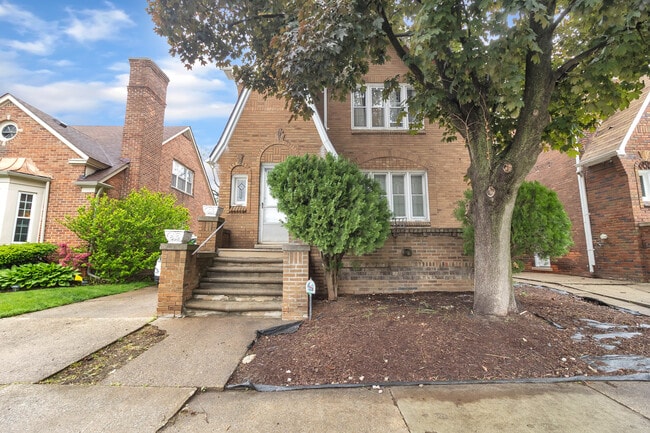 Building Photo - 17185 Quincy St