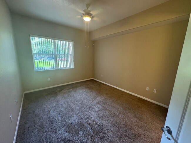 Building Photo - SPACIOUS BOTTOM FLOOR 2 BEDROOM IN THE GATED MANHATTAN CONDOS