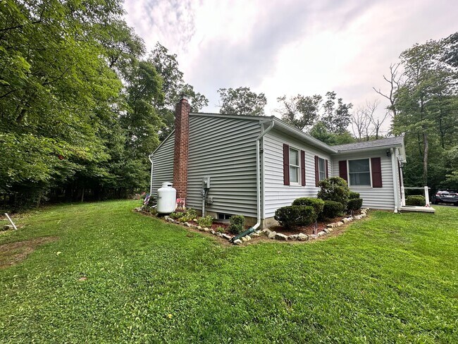 Building Photo - 9 Hardy Ln