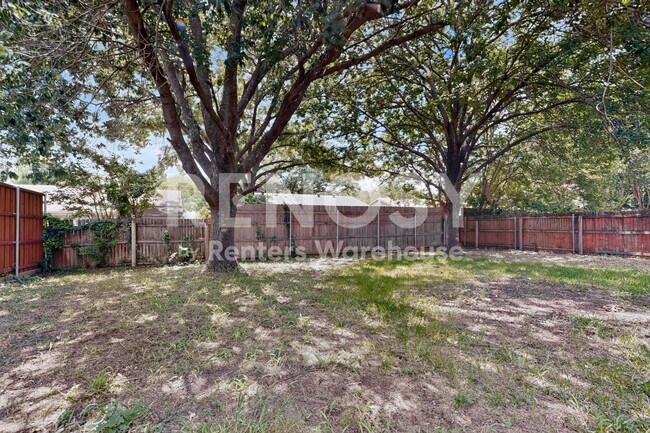 Building Photo - Completely Refreshed Arlington Home