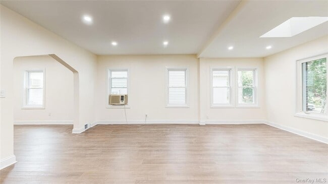Building Photo - 71-32 Loubet St