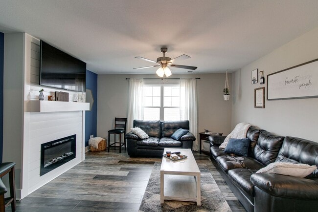 Building Photo - 210 Geneva Ln