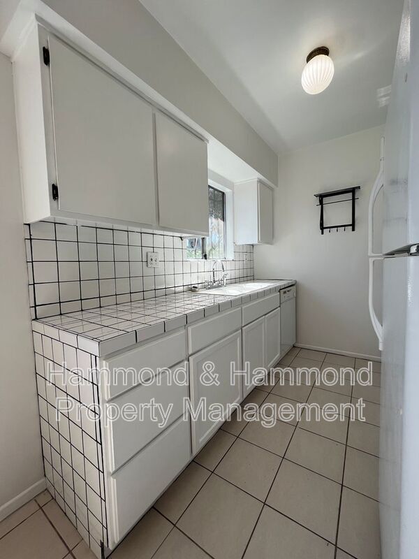 Building Photo - 7924 Laurel Canyon Blvd