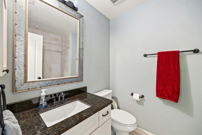 Building Photo - 16746 Highland Country Dr