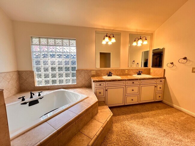 Building Photo - SOUTHWEST BAKERSFIELD