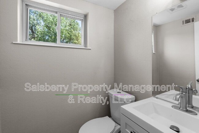 Building Photo - 3620 Harwood Ct