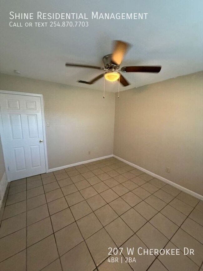 Building Photo - 207 W Cherokee Dr