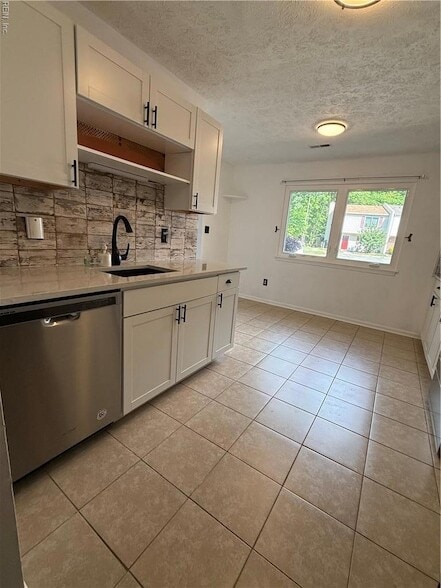 Building Photo - 15 Otsego Dr