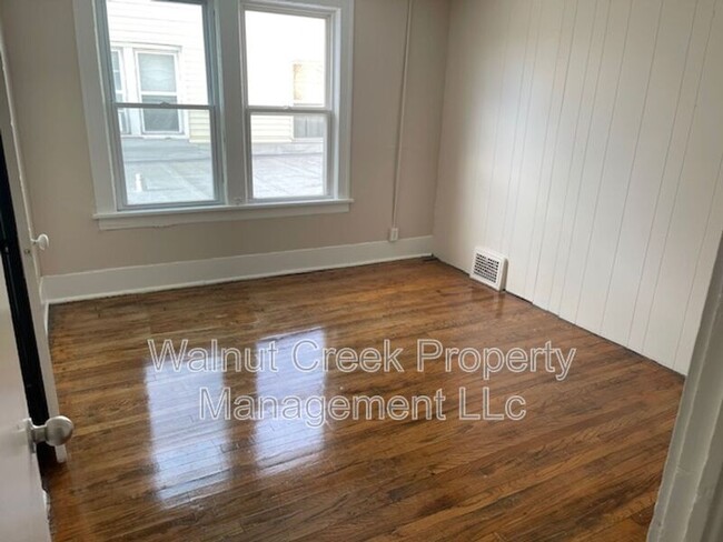 Building Photo - 810 E Erie Ave