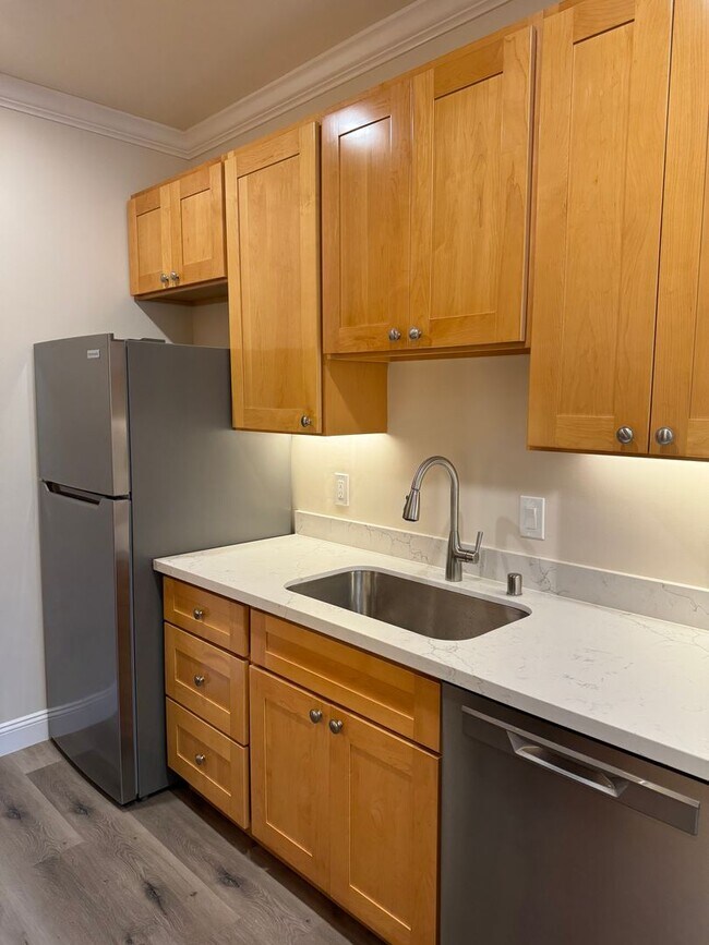 Building Photo - Newly Remodeled 3 Room Studio Apartment