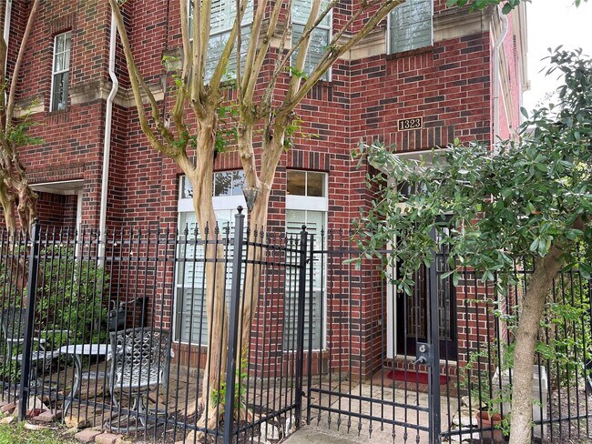 Building Photo - 1323 Oneil St