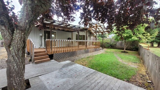 Building Photo - 310 Village Dr