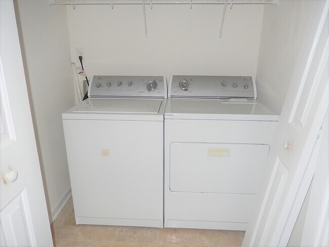 Building Photo - 1421 Springshire Ct