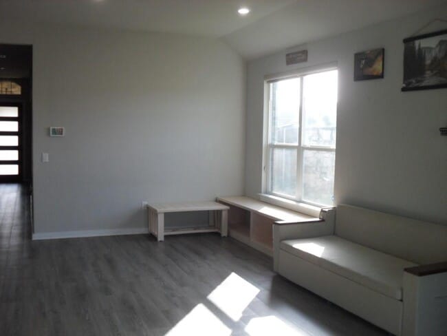 Building Photo - 2248 Alamar walk