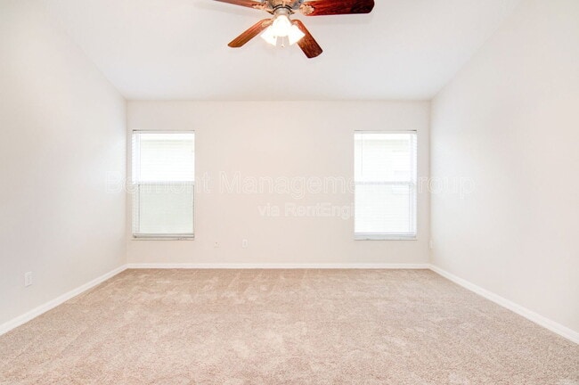 Building Photo - 9853 Portofino Dr