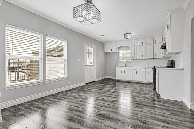 Building Photo - 8005 Wiggins St