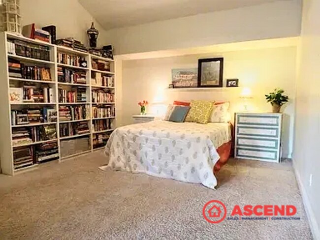 Building Photo - Beautiful Home Located In The Southwest!