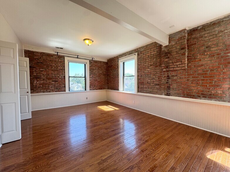 Building Photo - 503 N 6th St