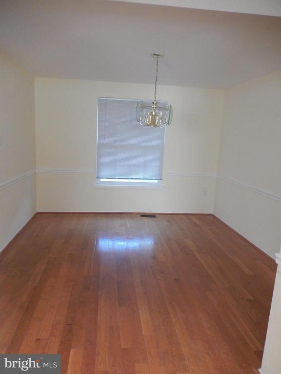 Building Photo - 15821 Anamosa Dr