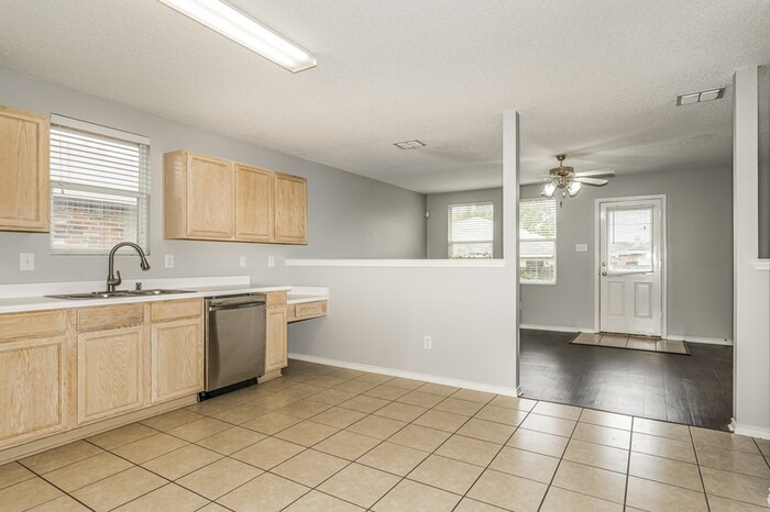 Building Photo - 16125 Windsong Ct