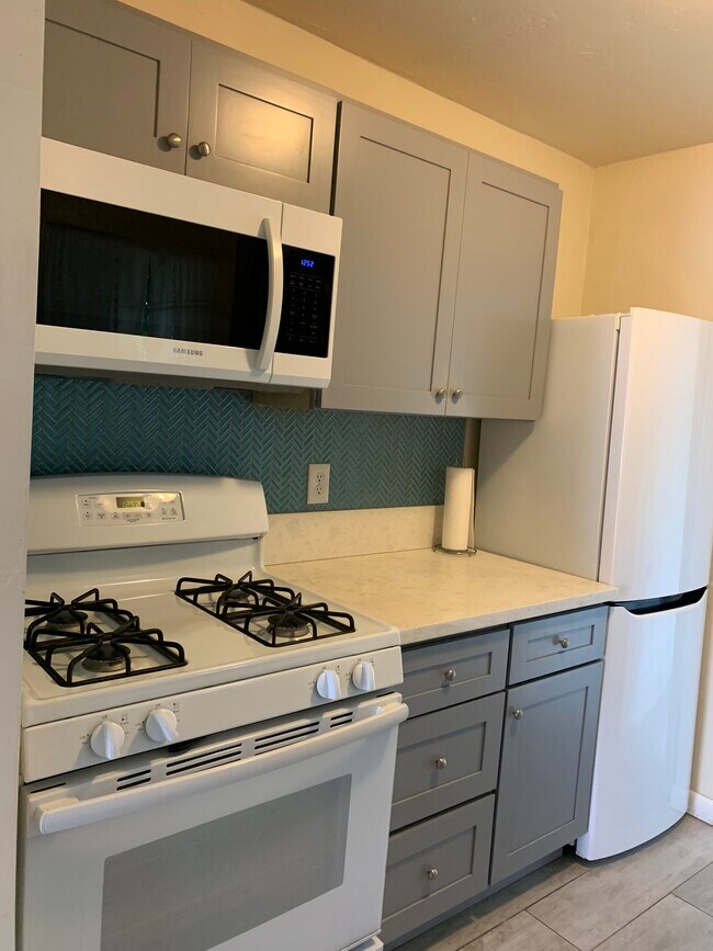Building Photo - 4640 Arizona St