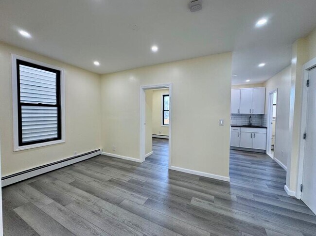 Building Photo - 2 bedroom in Brooklyn NY 11211