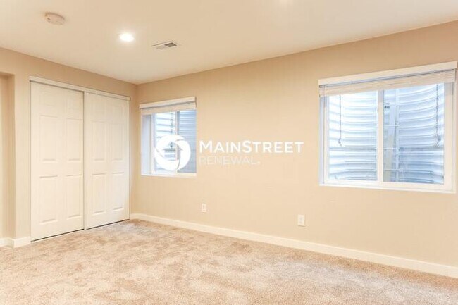 Building Photo - 4 Bedroom Pet-Friendly Home in COLORADO SP...