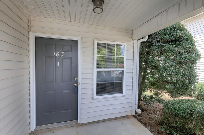 Building Photo - 163 Springwood Ln