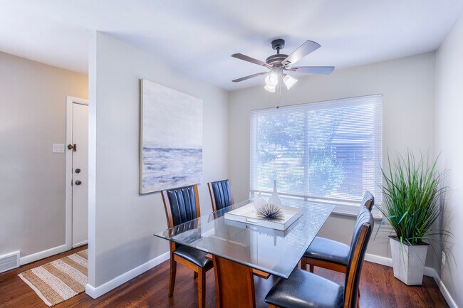 Building Photo - 569 Mapleview Dr