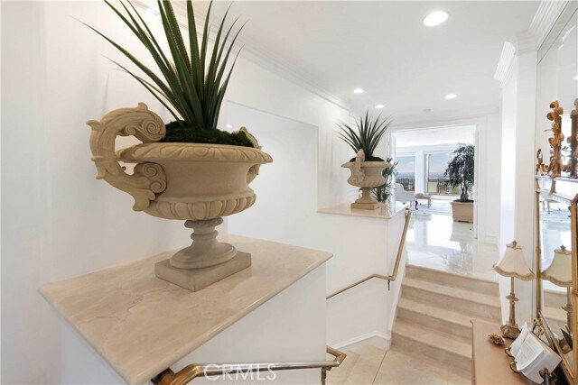 Building Photo - 7 Vista Luci