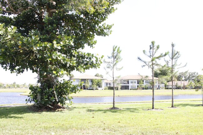 Building Photo - 5620 Queen Palm Ct