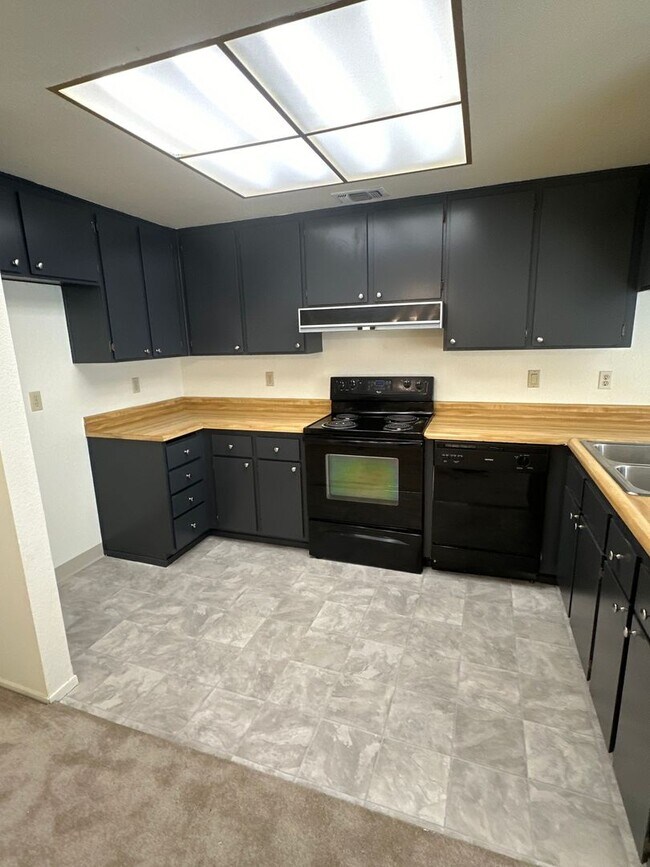 Building Photo - 11060 Cilker River Way