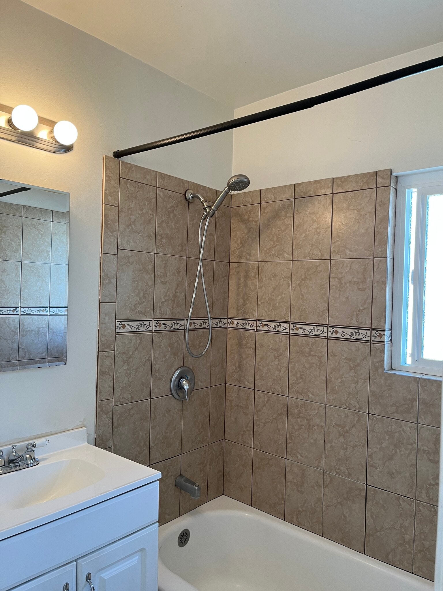 Bathroom - 4074 Rosabell St