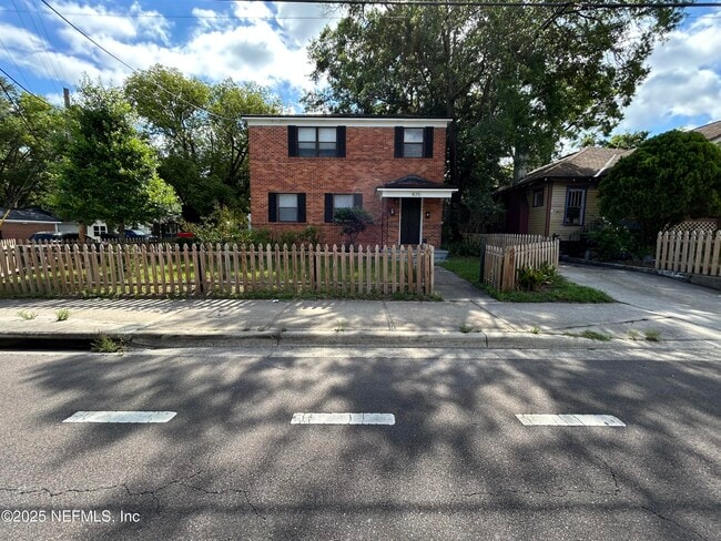 Primary Photo - 825 McDuff Ave S