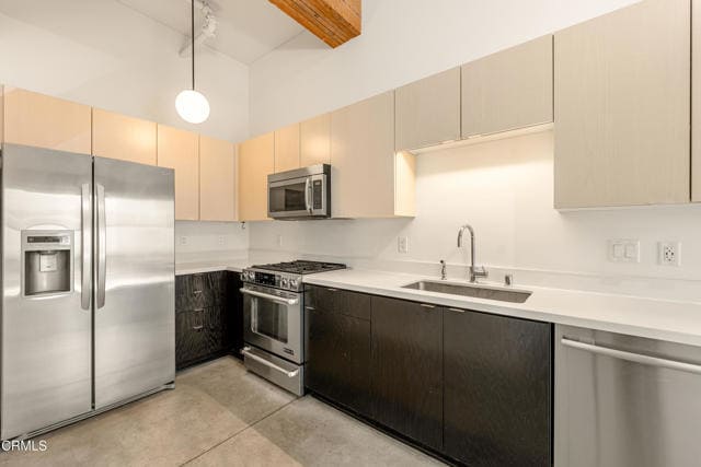 Building Photo - 527 Molino St