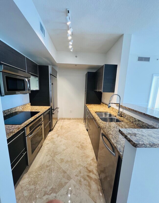 Building Photo - 550 Okeechobee Blvd