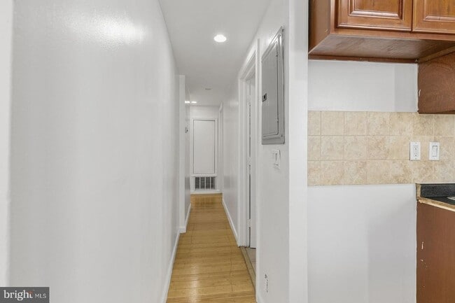 Building Photo - 5019 Walnut St